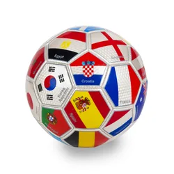 כדורגל עם דגל המדינות המשתתפות במונדיאל